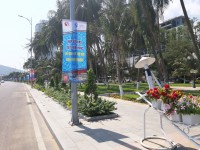 Treo băng rôn, phướn trên các tuyến đường thành phố Quy Nhơn