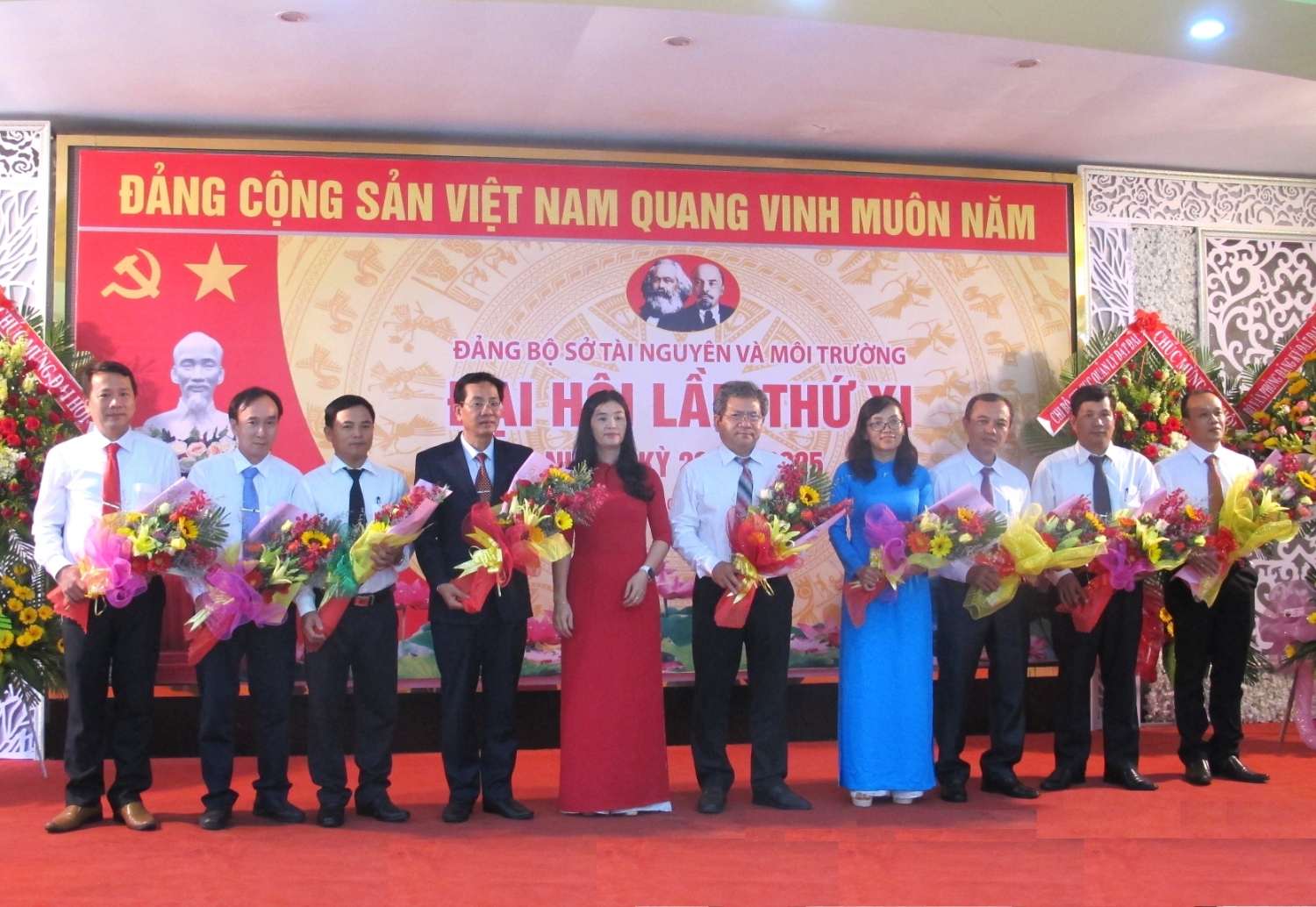 Ảnh: BCH Đảng bộ Sở TN&MT khóa XI