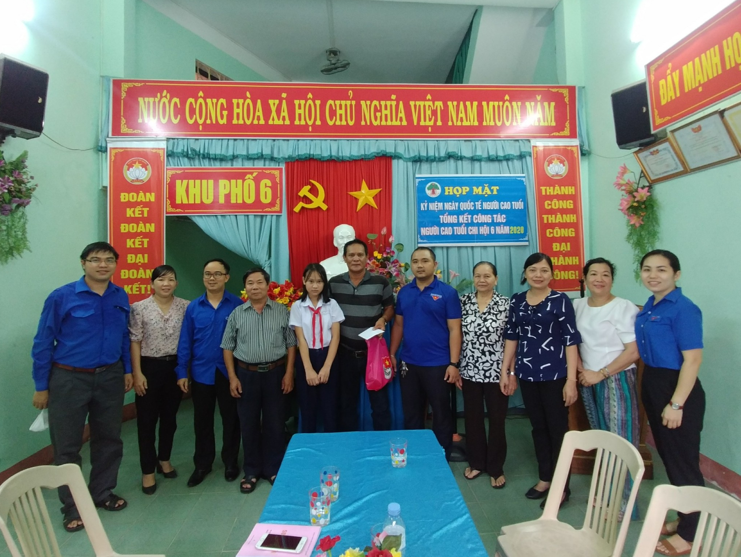 Ảnh: Đoàn Sở TN&MT trao tiền, quà, hỗ trợ em Thảo