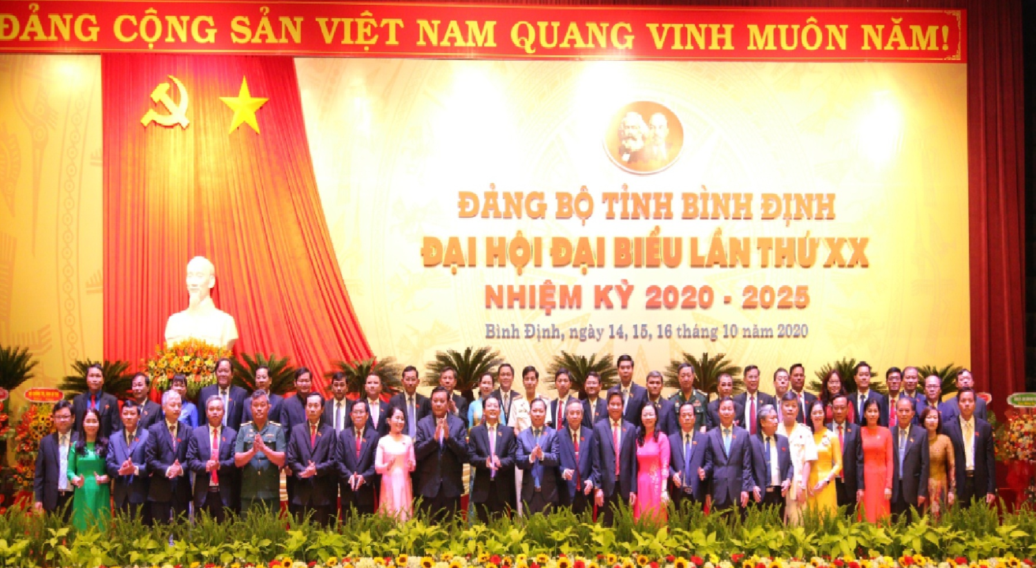 Ảnh: BCH Đảng bộ tỉnh khóa XX ra mắt tại Đại hội
