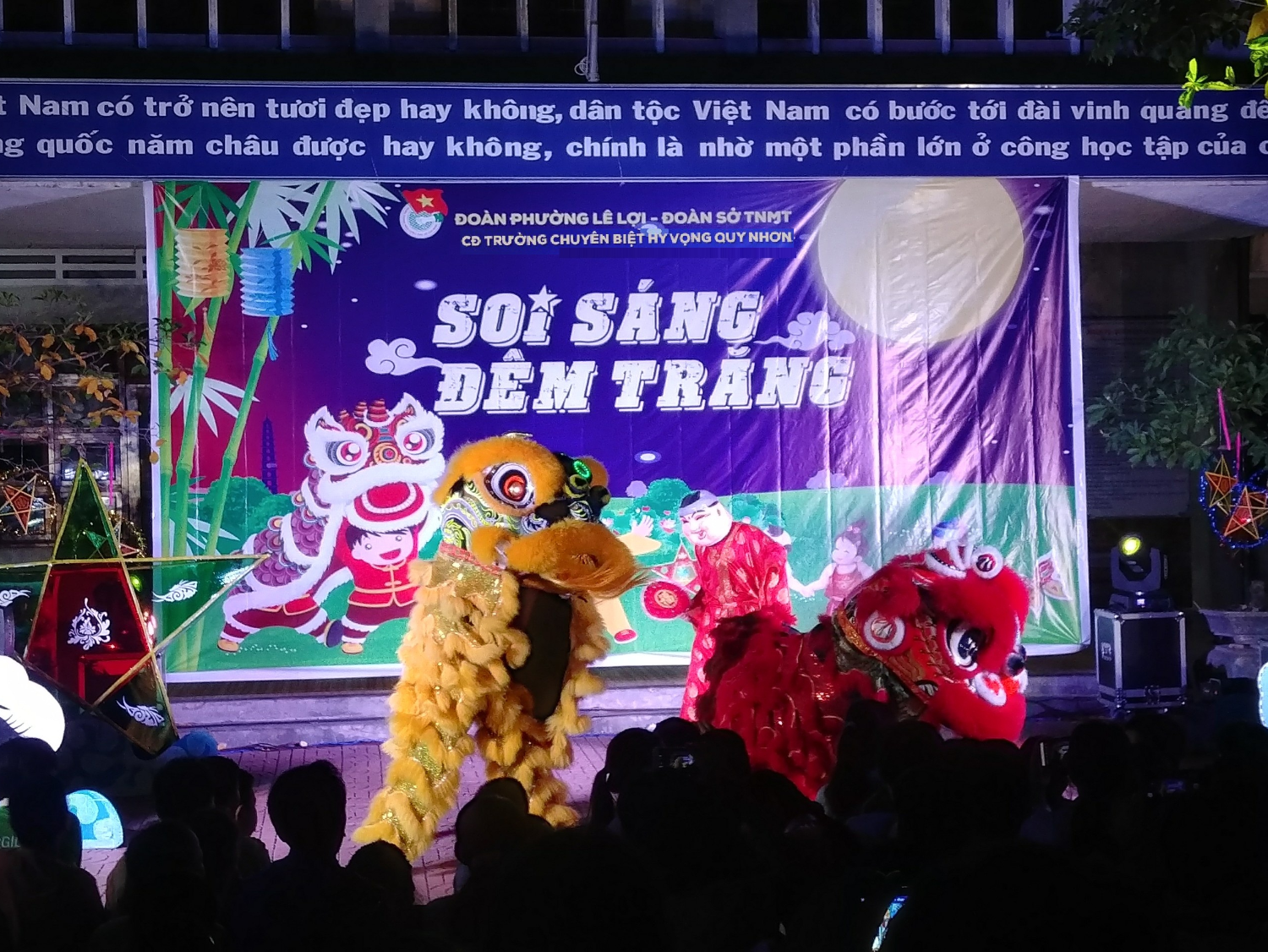 Ảnh: Tiết mục múa lân tại Chương trình “Soi sáng đêm trăng”