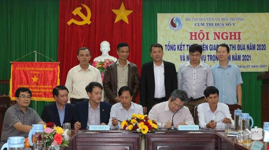 van cum5 tongket4