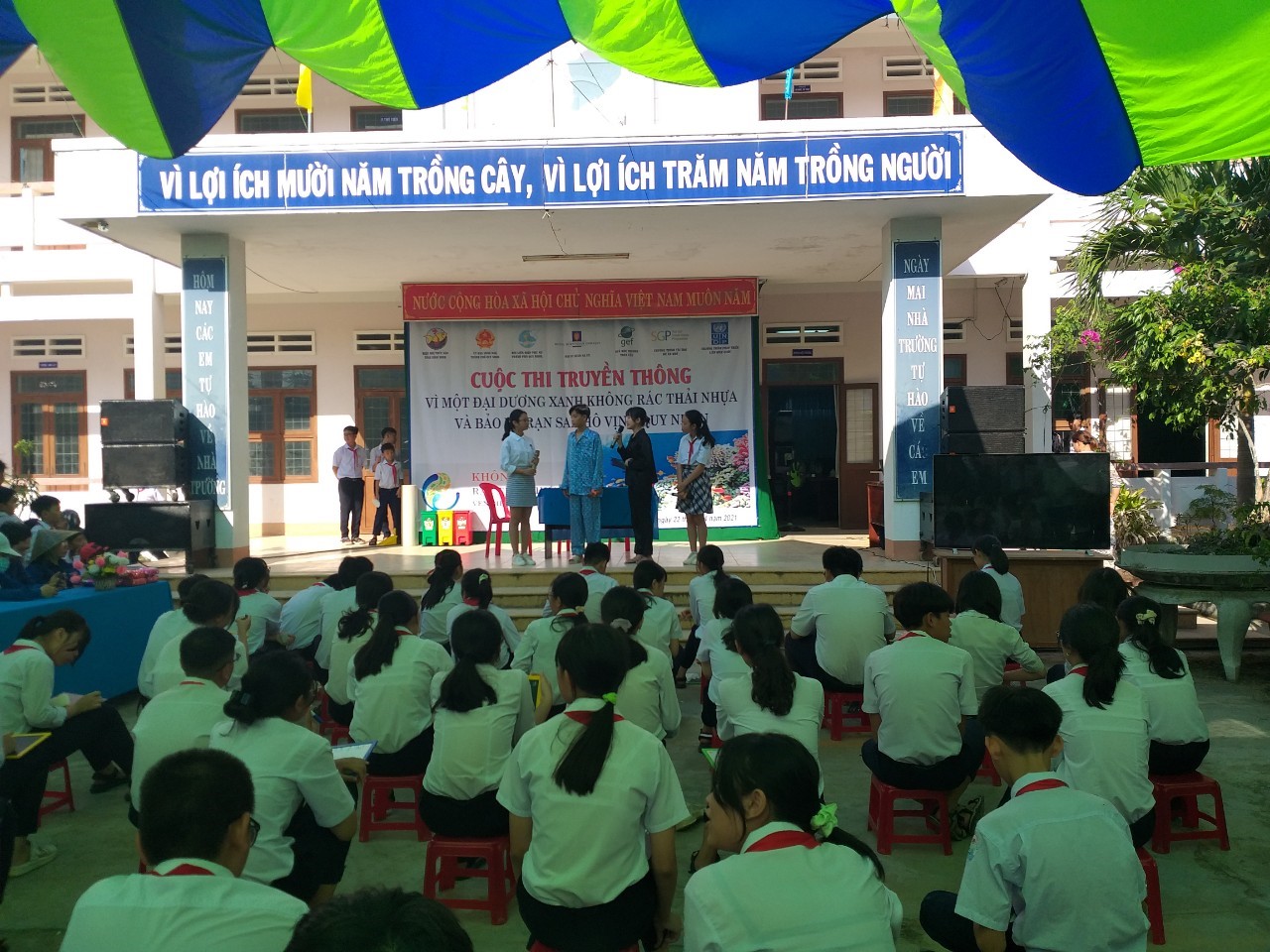 Tiểu phẩm văn nghệ mở màn cuộc thi
