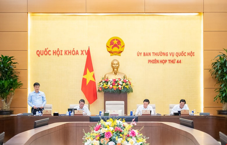 Ủy ban Thường vụ Quốc hội cho ý kiến về đề xuất tăng vốn điều lệ cho NHHTX. Ảnh: Quốc hội