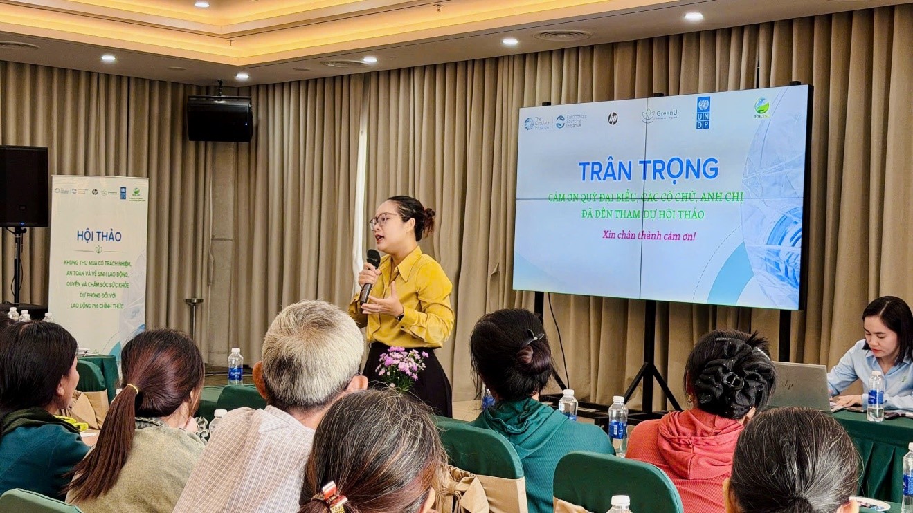 Ảnh: Đại diện Chi cục Bảo vệ môi trường tỉnh Gia Lai phát biểu tại Hội thảo